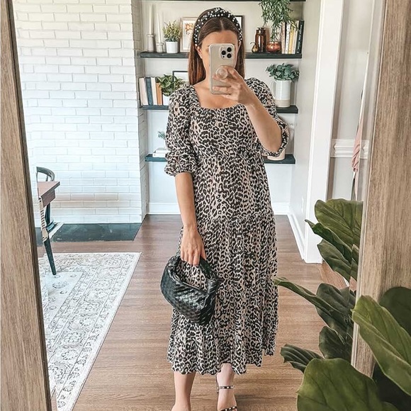 Small The Drop Keyla Puff-Sleeve Square-Neck Tiered Midi Dress in Leopard Print - Picture 5 of 9